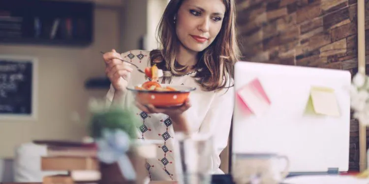 7 Tips Turunkan Berat Badan Untukmu yang Kerjanya Duduk Seharian di Kantor. Bisa Kok! 11
