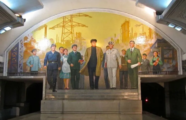 Penuh Ornamen dan Lampu Gantung Mewah, Ini 10 Foto Kemegahan Stasiun Metro Rusia dan Korea Utara 14