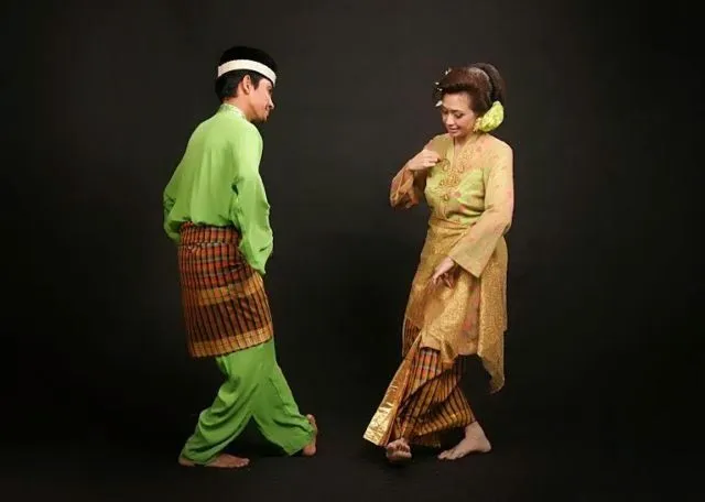 Tari Serampang Dua Belas