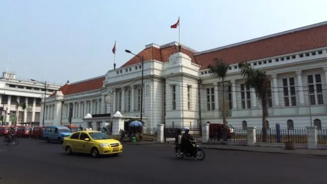 Tampak depan Museum Bank Indonesia yang megah