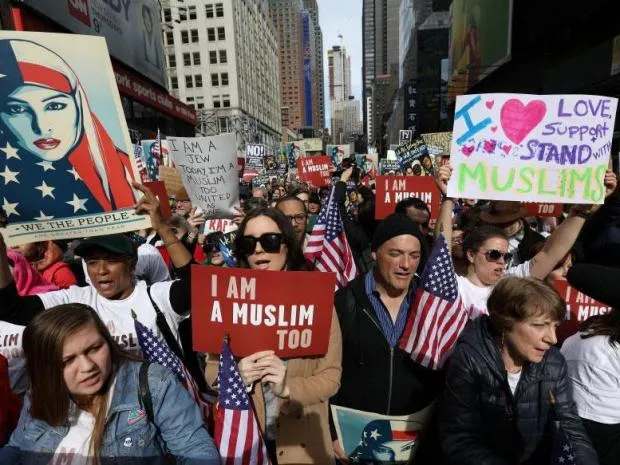 10 Potret Aksi Solidaritas 'I Am a Muslim Too'. Jawaban Warga AS Atas Larangan Kontroversial Trump 13