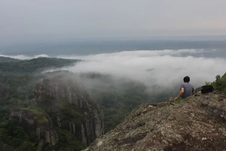 Kisah Misteri Saat Mendaki Gunung Api Purba Nglanggeran, Jogja. Ada Mbok Jamu Gendong di Tengah Malam! 6