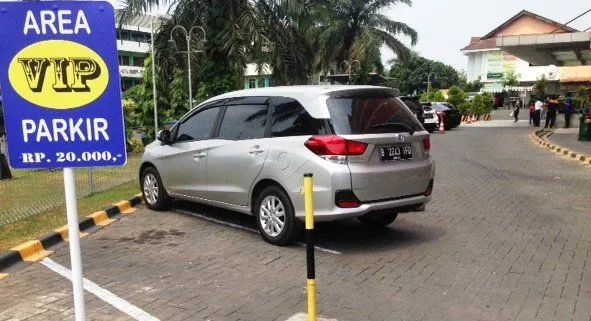 Tarif Parkir Tiap Tahunnya Naik, Tapi Sebenarnya Ongkos Parkir Indonesia Itu Paling Murah di Dunia 6