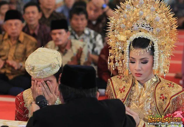 pernikahan desta