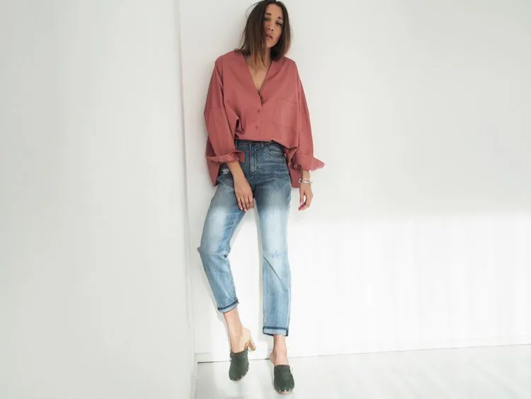 17 Ide OOTD Baju Pink yang Nggak Terlalu Feminin 18