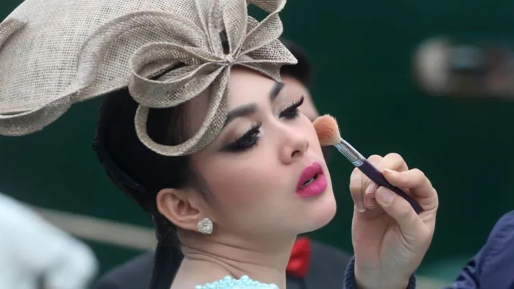 Apa yang Diasuransikan oleh 7 Artis Ini Menunjukkan ‘Aset’ yang Paling Berharga di Hidup Mereka 8