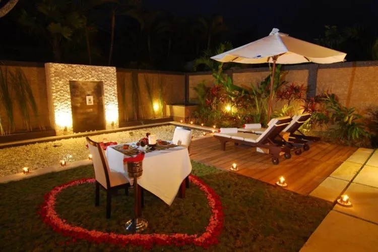 14 Dekorasi Meja Romantis untuk Dinner Bareng Pasangan, Sambut Perayaan Kasih Sayang yang Berkesan 24