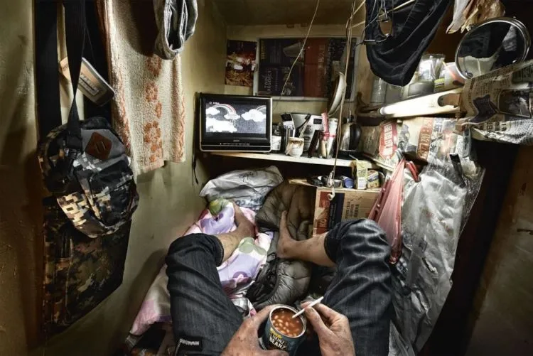 Realita Cage House Hong Kong. Meski Jadi Pusat Bisnis Dunia, Ternyata Banyak Warga Hidup Tak Layak 19