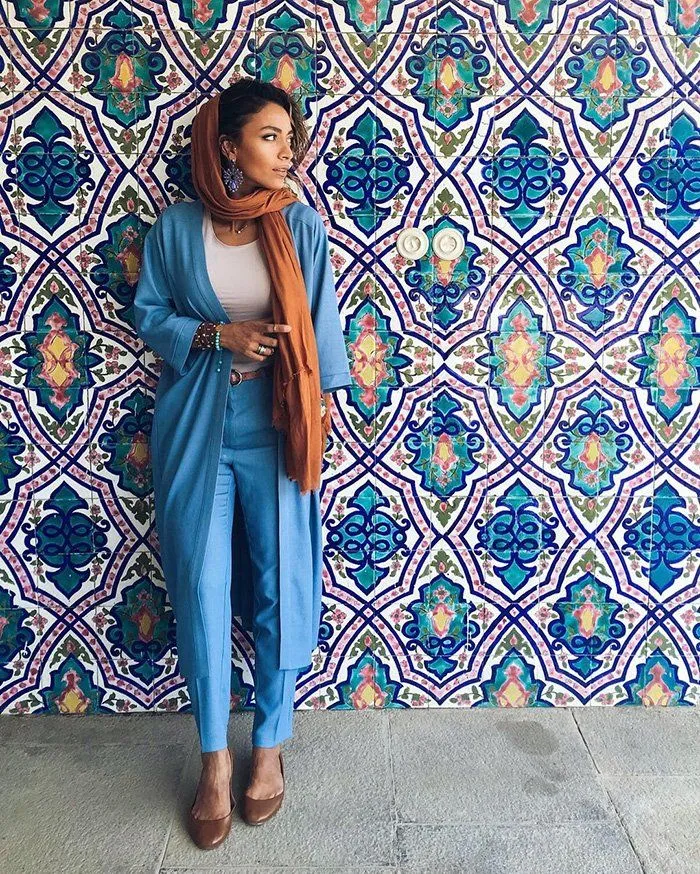 13 Wajah Fashion Hijab Wanita di Iran. Salah Kalau Pikir Mereka Selalu Serba Cadaran 16