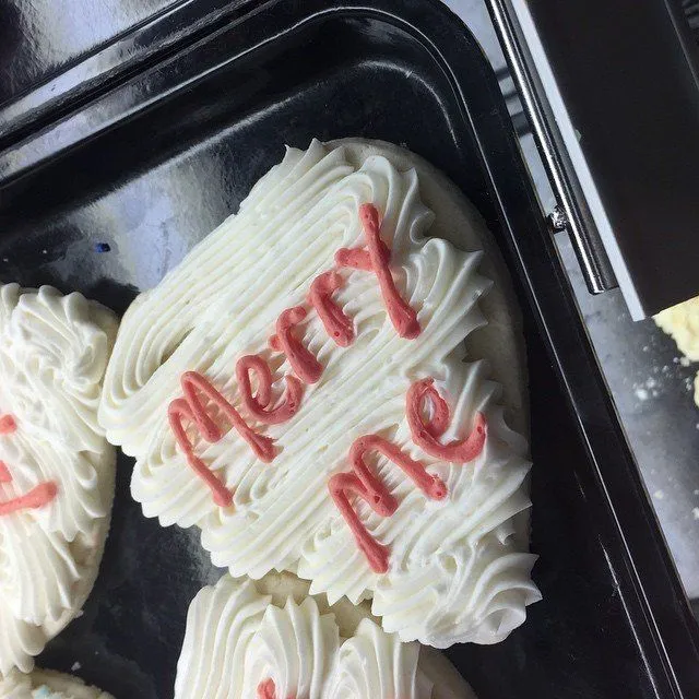12 Kado Valentine Ini Gagal Total, Niatnya Romantis Jadinya Menangis :( 18