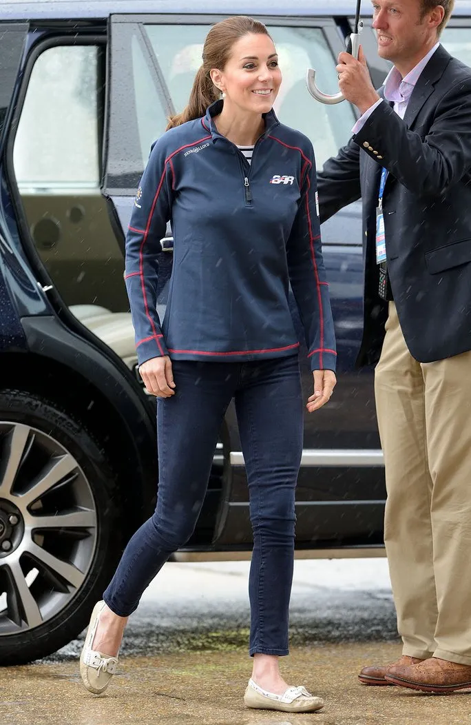 9 Gaya Kasual Kate Middleton. Nggak Nyangka Ya Fashion Putri Kerajaan Bisa Kamu Tiru Juga 15
