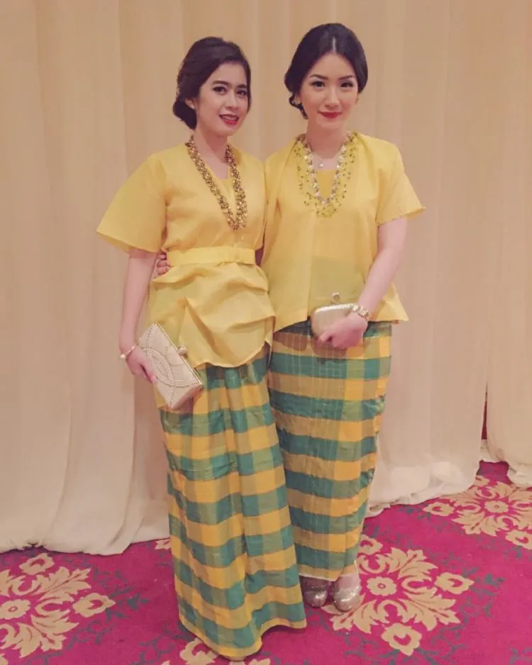 8 Inspirasi Baju Bukan Kebaya Untuk Lamaran. Simpel Plus Tetap Elegan! 11