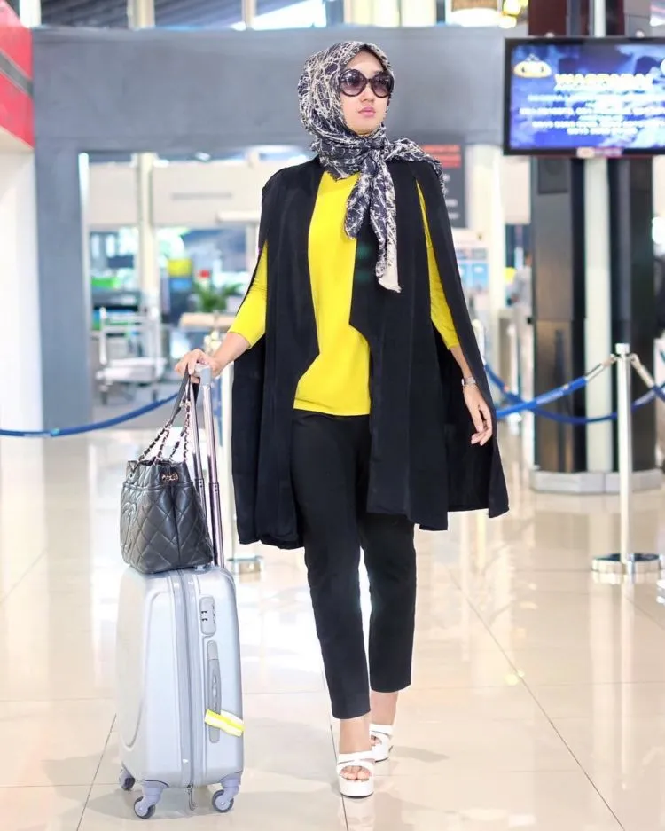 10 Airport Look yang Instagram-able Plus Mampu Menyamarkan Kelelahanmu dari Jalan-jalan 14