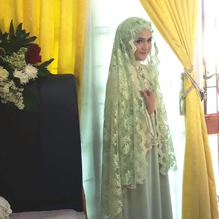 Tampil Menawan dengan 15 Ide Busana untuk Acara Pengajian Jelang Pernikahan. Bisa Jadi Referensi, Nih! 32