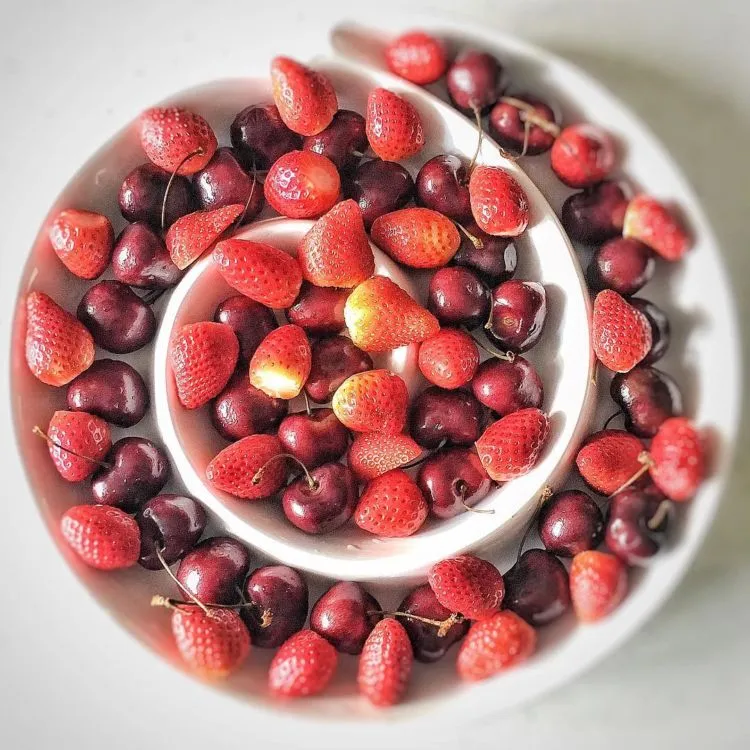 24 Ide Penyajian Buah yang Bikin Lapar Mata, Kamu Nggak Bakal Menolak untuk Menyantapnya 48