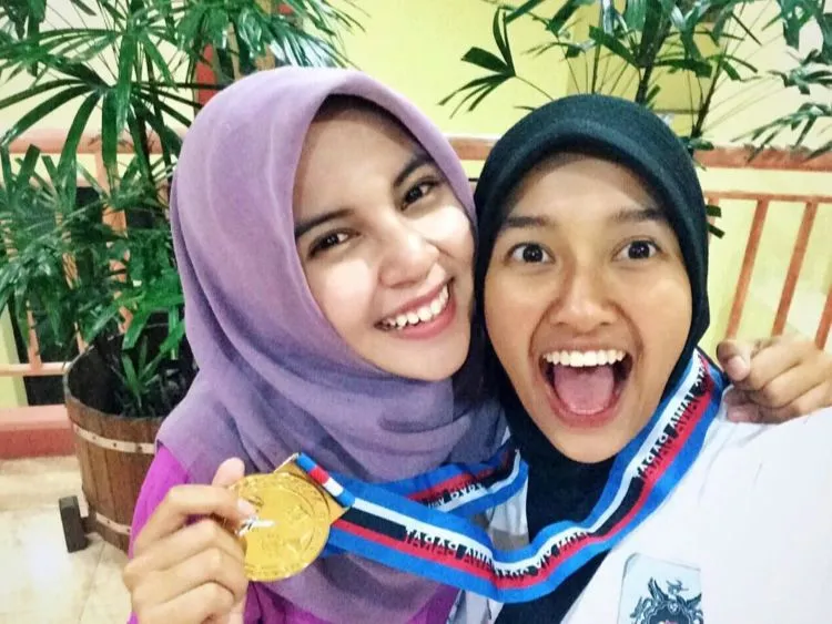 8 Benda Lucu untuk Penyambutan Sidang Skripsi, Dijamin Foto-foto Perayaan Jadi Lebih Seru Deh! 11