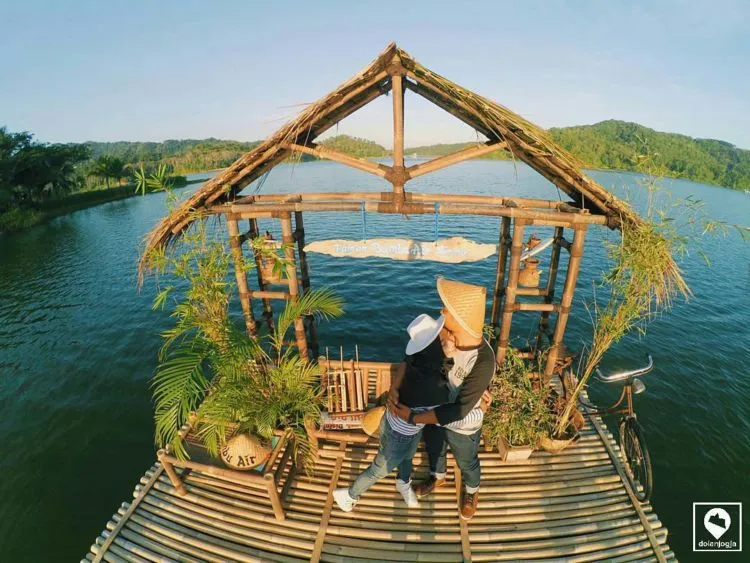 Destinasi Hits di Jogja, Taman Bambu Air Kulonprogo yang Panoramanya Juara. Ajaklah Pasanganmu ke Sana! 8