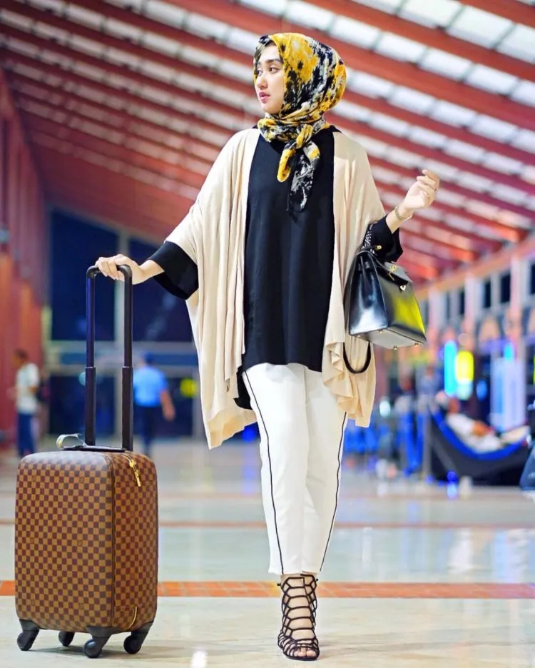 10 Airport Look yang Instagram-able Plus Mampu Menyamarkan Kelelahanmu dari Jalan-jalan 11