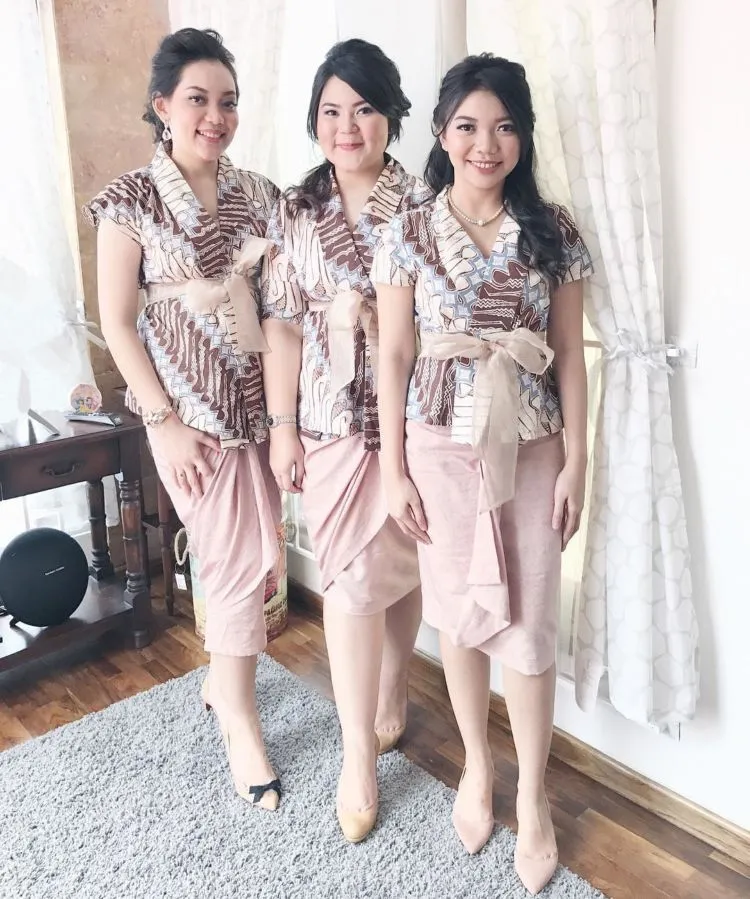 8 Inspirasi Baju Bukan Kebaya Untuk Lamaran. Simpel Plus Tetap Elegan! 12