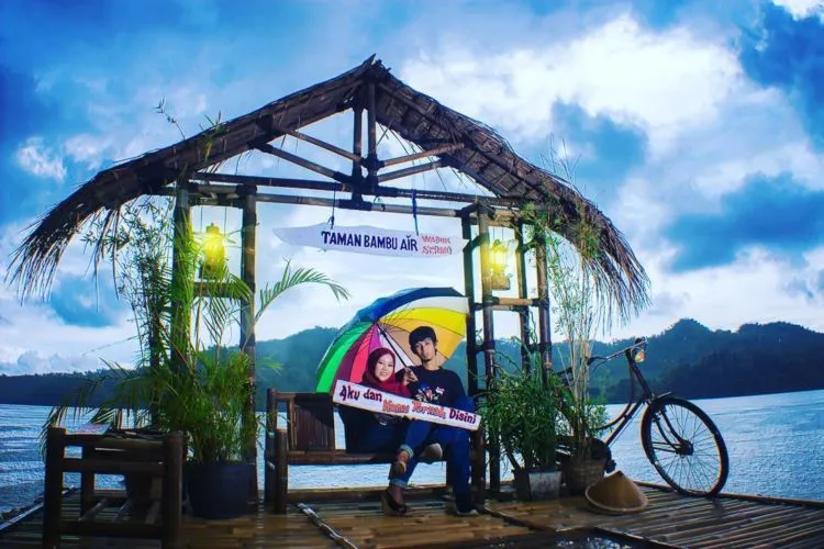 Destinasi Hits di Jogja, Taman Bambu Air Kulonprogo yang Panoramanya Juara. Ajaklah Pasanganmu ke Sana! 6
