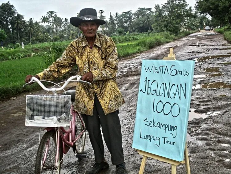 Wisata Jeglongan 1000, Protes Anak Muda Atas Kerusakan Jalan di Lampung Timur! Kreatif Banget Sih Mereka 11