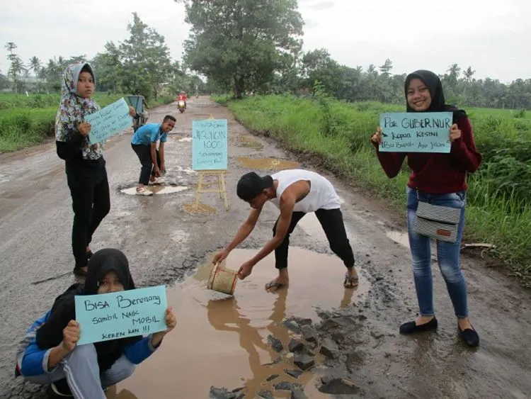 Wisata Jeglongan 1000, Protes Anak Muda Atas Kerusakan Jalan di Lampung Timur! Kreatif Banget Sih Mereka 10