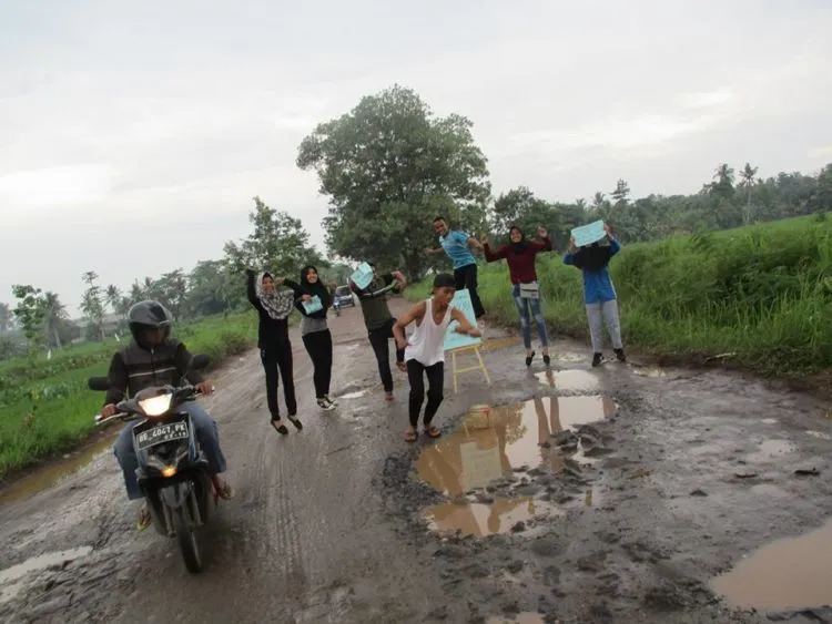Wisata Jeglongan 1000, Protes Anak Muda Atas Kerusakan Jalan di Lampung Timur! Kreatif Banget Sih Mereka 15