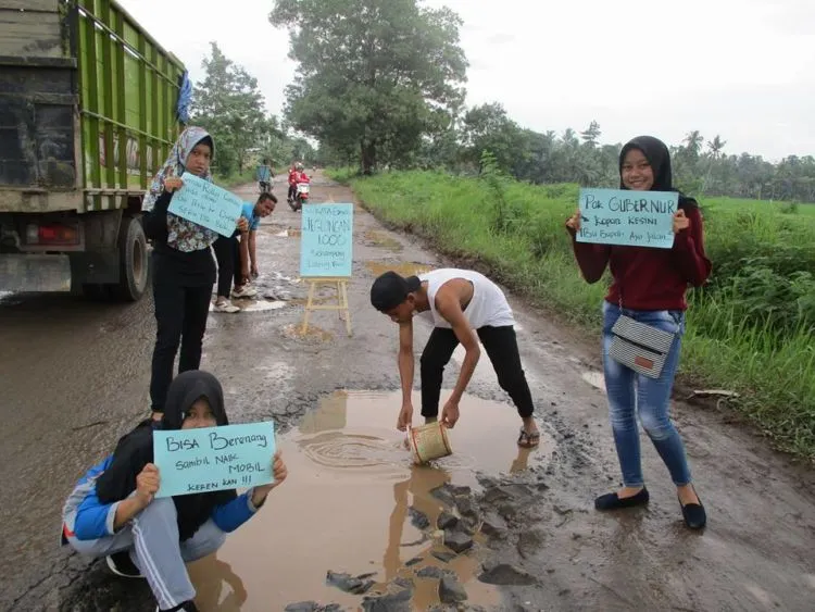 Wisata Jeglongan 1000, Protes Anak Muda Atas Kerusakan Jalan di Lampung Timur! Kreatif Banget Sih Mereka 14