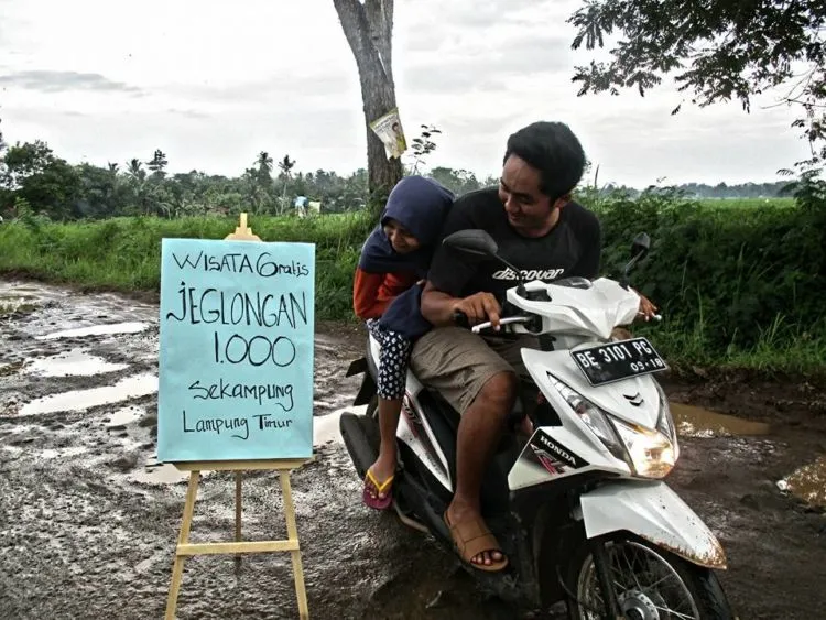 Wisata Jeglongan 1000, Protes Anak Muda Atas Kerusakan Jalan di Lampung Timur! Kreatif Banget Sih Mereka 12