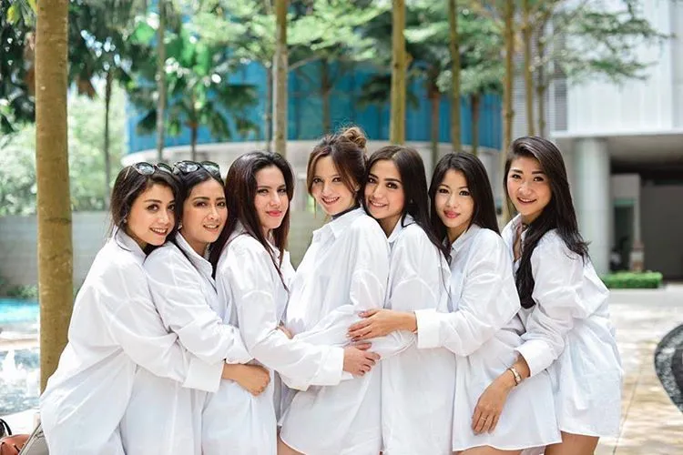 Ini Lho Geng Sosialitanya Nia Ramadhani, Udah Banyak Cewek yang Ngikutin Pakai Tagar #GirlSquad 6