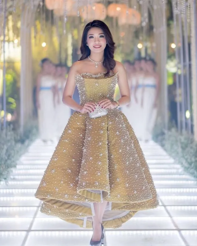 8 Inspirasi Baju Bukan Kebaya Untuk Lamaran. Simpel Plus Tetap Elegan! 10
