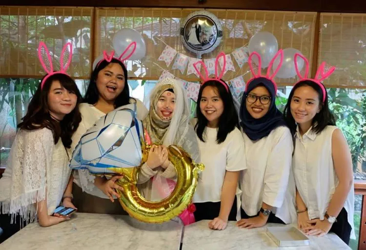 8 Benda Lucu untuk Penyambutan Sidang Skripsi, Dijamin Foto-foto Perayaan Jadi Lebih Seru Deh! 9