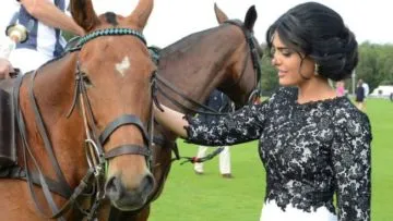 14 Gaya Fashion Ameera At-Taweel. Mantan Putri Kerajaan Arab yang Tersohor Kecantikannya