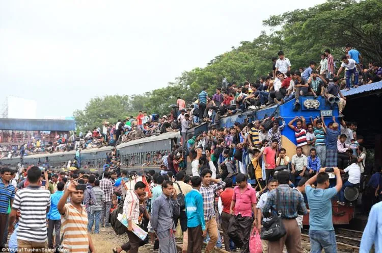 10 Potret Buruknya Kereta Api di Bangladesh yang Bikin Ngelus Dada. Dulu Indonesia Pernah Begini Juga! 18