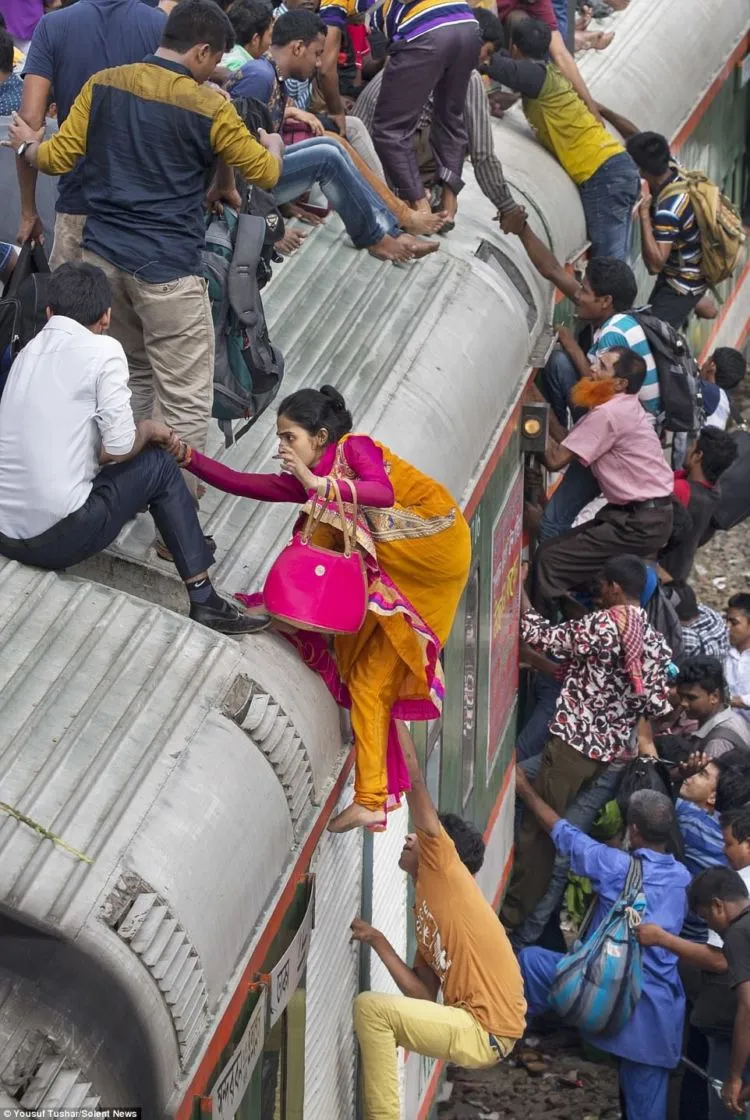 10 Potret Buruknya Kereta Api di Bangladesh yang Bikin Ngelus Dada. Dulu Indonesia Pernah Begini Juga! 16