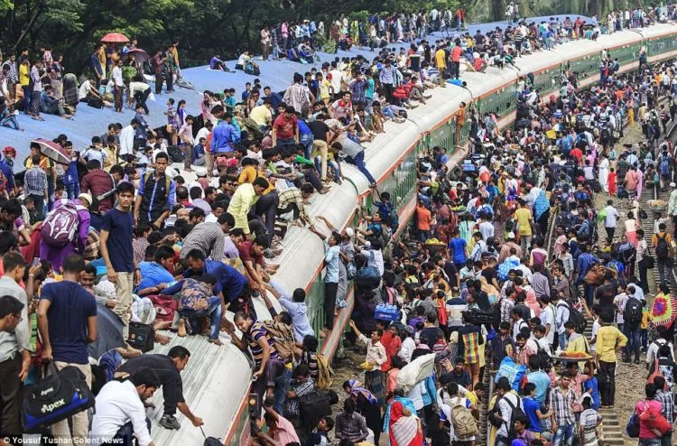 10 Potret Buruknya Kereta Api di Bangladesh yang Bikin Ngelus Dada. Dulu Indonesia Pernah Begini Juga! 19
