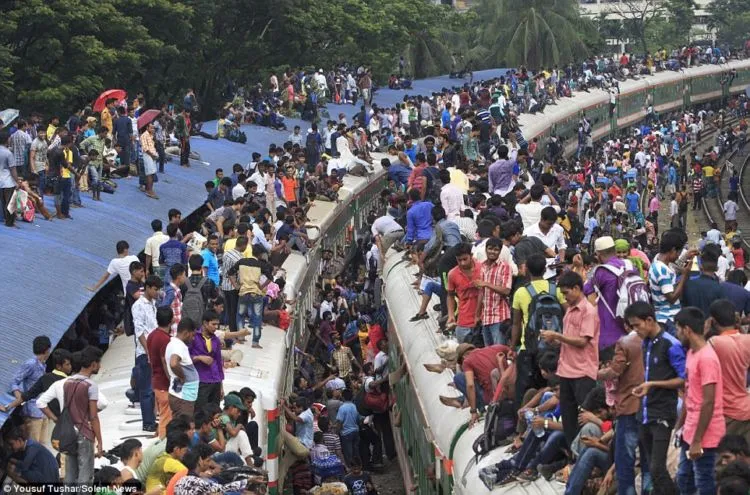 10 Potret Buruknya Kereta Api di Bangladesh yang Bikin Ngelus Dada. Dulu Indonesia Pernah Begini Juga! 12