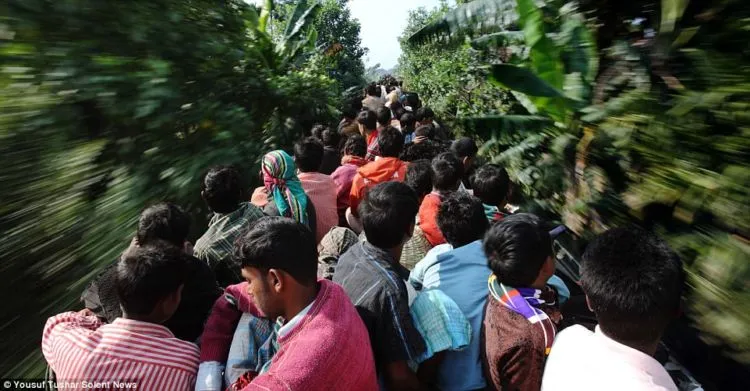 10 Potret Buruknya Kereta Api di Bangladesh yang Bikin Ngelus Dada. Dulu Indonesia Pernah Begini Juga! 17