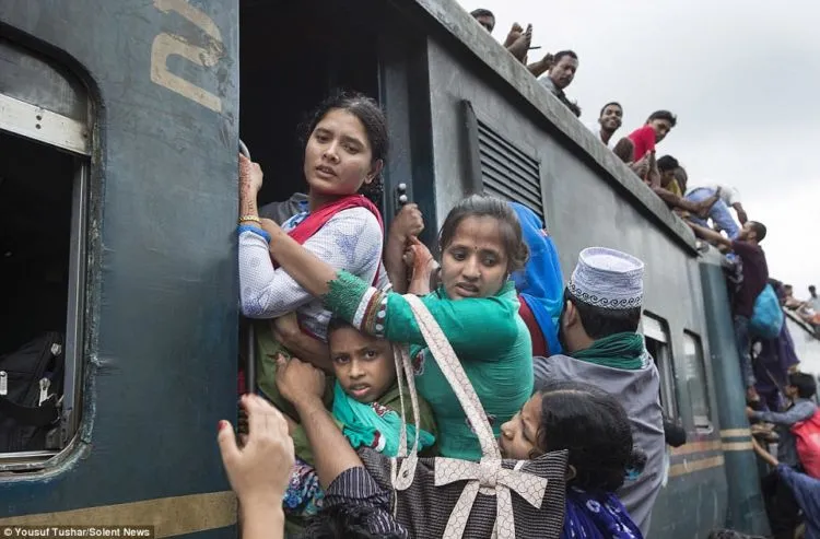 10 Potret Buruknya Kereta Api di Bangladesh yang Bikin Ngelus Dada. Dulu Indonesia Pernah Begini Juga! 13