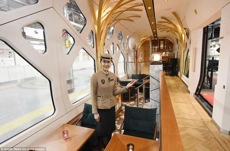 Kereta Api Ini Punya Interior yang Sangat Mewah. Jadi Mikir Ini Kereta Atau Hotel Bintang Lima? 18