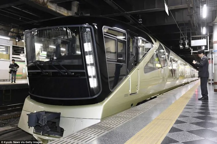 Kereta Api Ini Punya Interior yang Sangat Mewah. Jadi Mikir Ini Kereta Atau Hotel Bintang Lima? 11