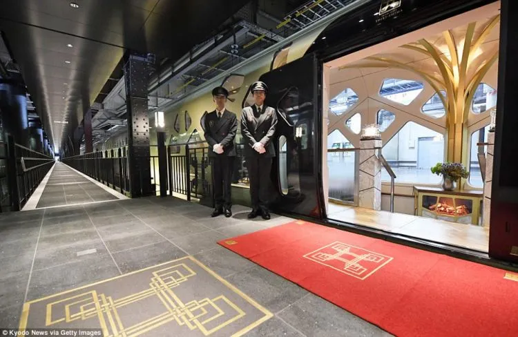 Kereta Api Ini Punya Interior yang Sangat Mewah. Jadi Mikir Ini Kereta Atau Hotel Bintang Lima? 12