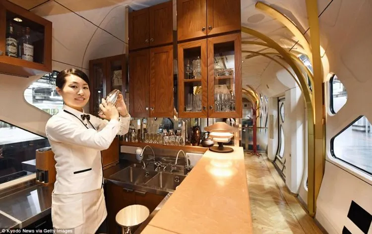 Kereta Api Ini Punya Interior yang Sangat Mewah. Jadi Mikir Ini Kereta Atau Hotel Bintang Lima? 17