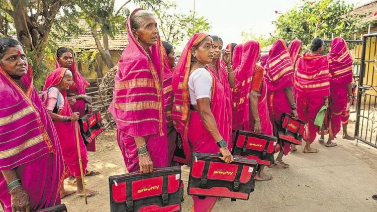 Menuntut Ilmu Itu Memang Tak Terbatas Usia, Sekolah Khusus Lansia di India Ini Bukti Nyatanya! 6