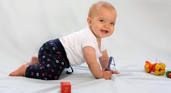 4 Cara Menggendong Bayi Sesuai Usia; Cegah Terkilir atau Hal Buruk Lainnya! 8