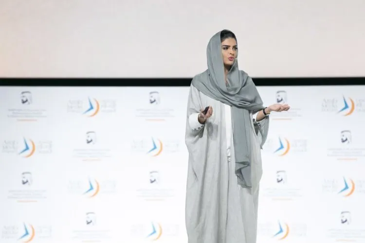 14 Gaya Fashion Ameera At-Taweel. Mantan Putri Kerajaan Arab yang Tersohor Kecantikannya 19