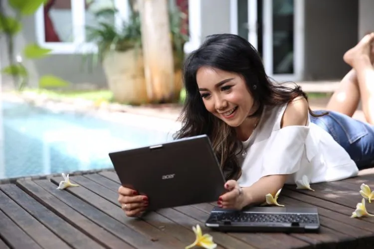 Cuma Pasangan Tangguh yang Bisa Bertahan Saat LDR-an. 8 Rintangan Ini yang Harus Kamu Taklukkan 18