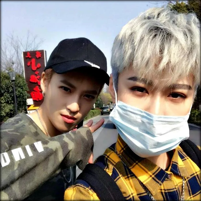Boyband Paling Hot di Cina Ini Semua Membernya Cewek Tulen. Dunia Emang Sudah Kebalik-balik 9