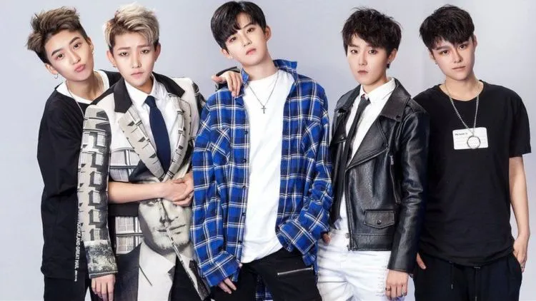 Boyband Paling Hot di Cina Ini Semua Membernya Cewek Tulen. Dunia Emang Sudah Kebalik-balik 7