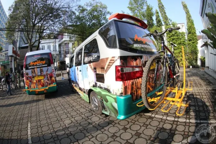 Ini Angkot atau Pesawat? Mewah Banget Isinya, Kamu Wajib Coba Kalau Kelak Main ke Bandung 7